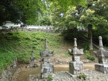 徳源院京極家墓所階段上段P5260071-P5260083.JPG