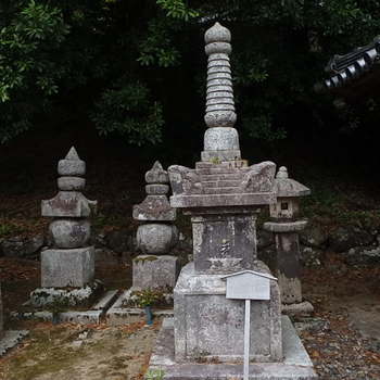 徳源院京極家墓所P5260061ーP5260062.JPG